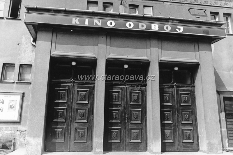 halkova (5).jpg - Kino Odboj (původně Alhambra). 70.léta 20.století. Foto: Vladimír Tkáč